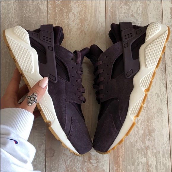 NWT Nike Huarache run Rare Suede - Picture 3 of 8